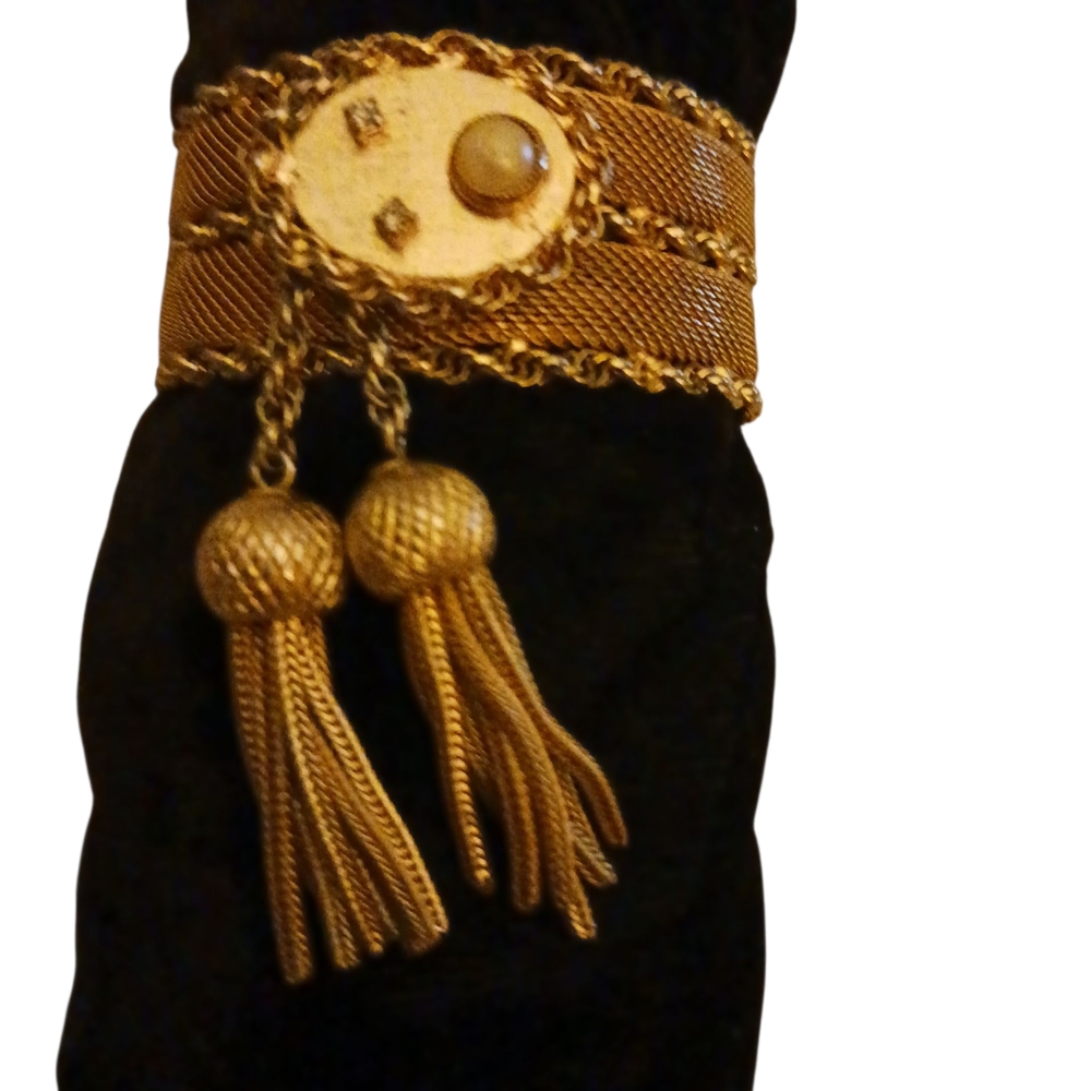 Elegant Gold Tassel Bracelet